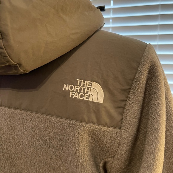 The North Face Gray Denali Fleece Jacket - Picture 10 of 14